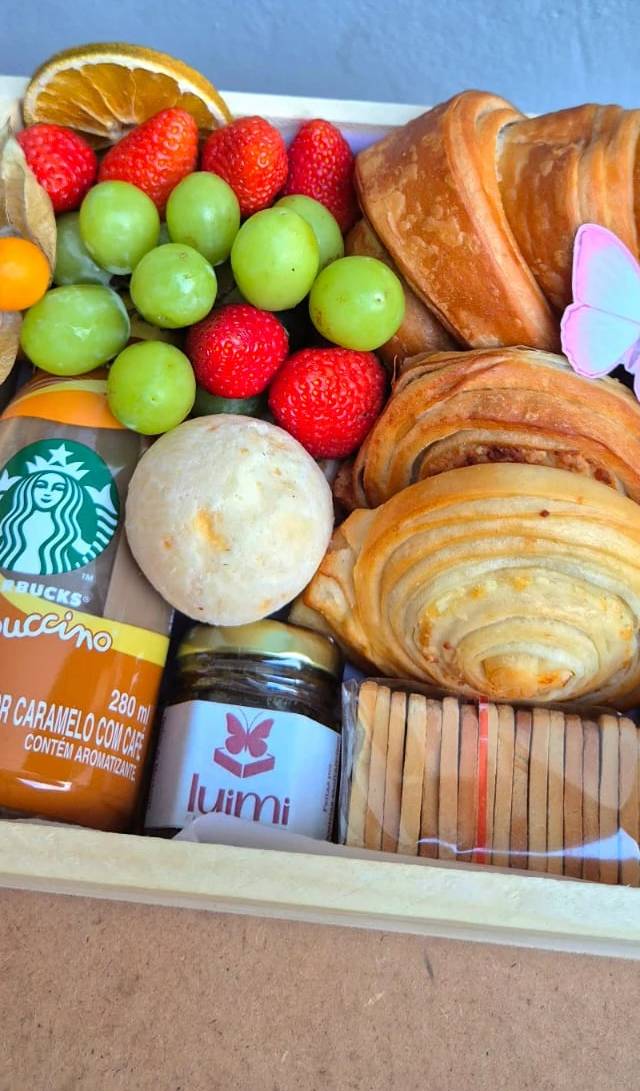 Cesta de presente delicada preparada para o Dia das Mães